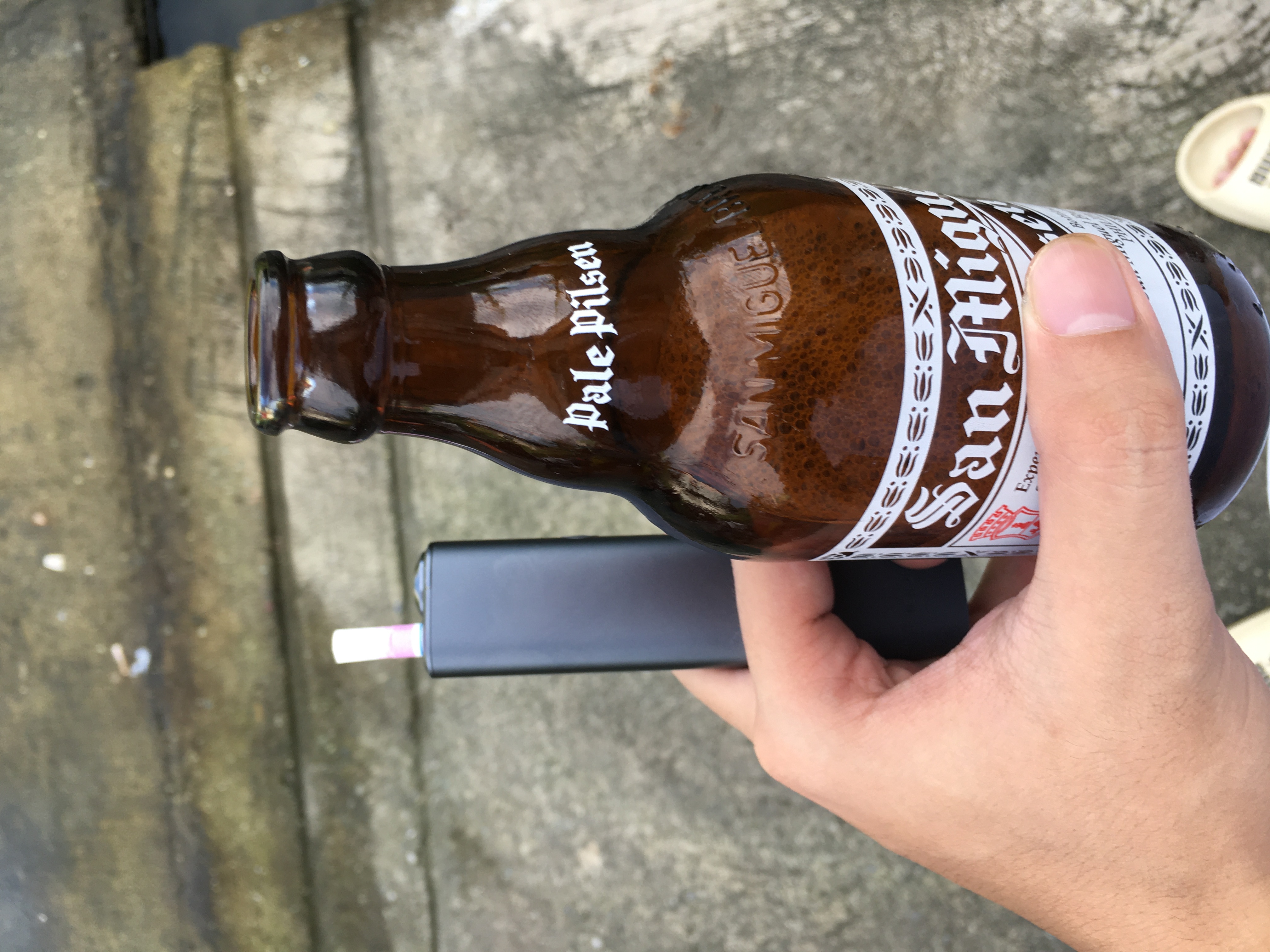 alt